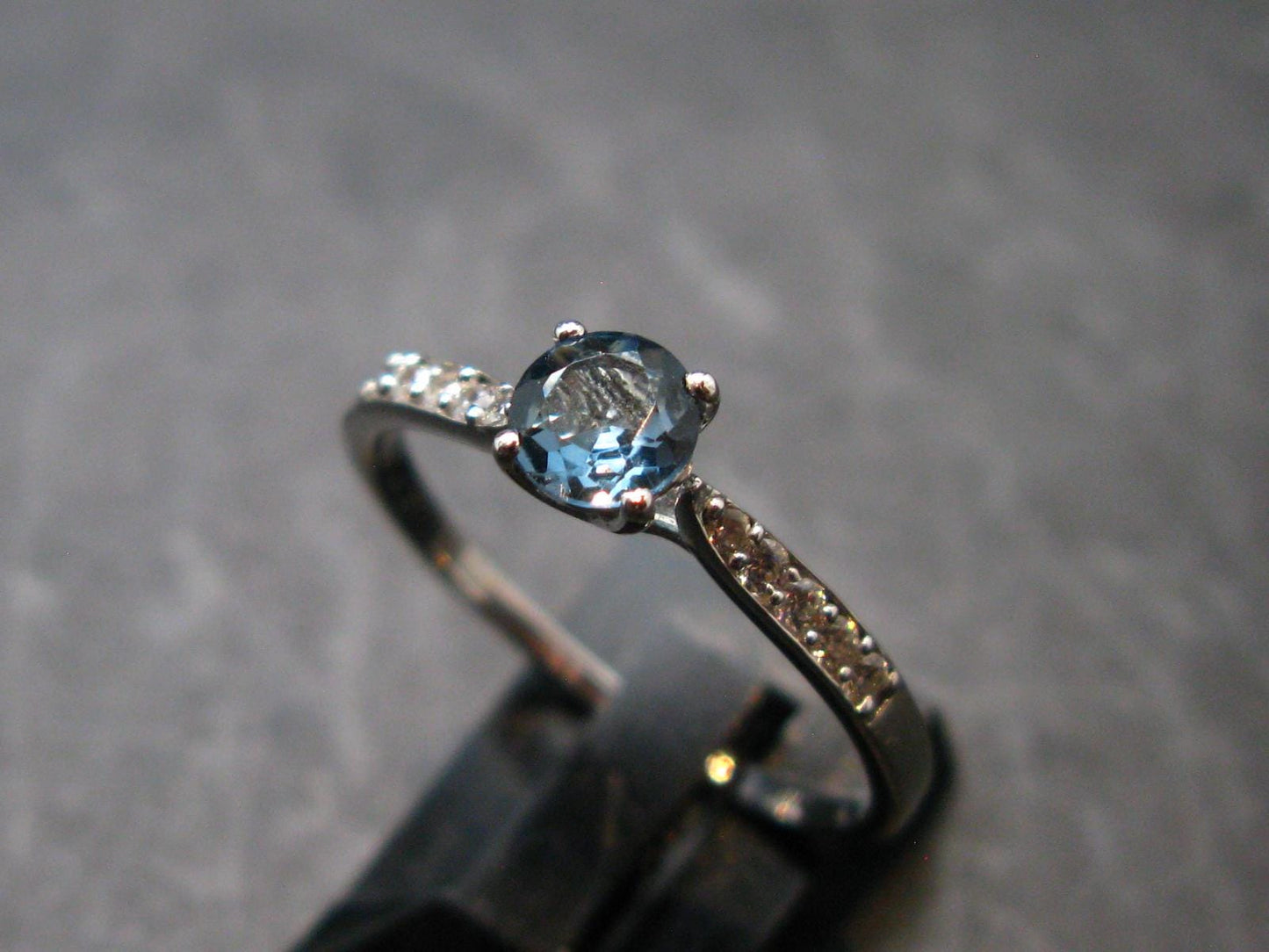 Facetted Blue Topaz Sterling Silver Ring With CZ - 1.65 Grams - Size 9