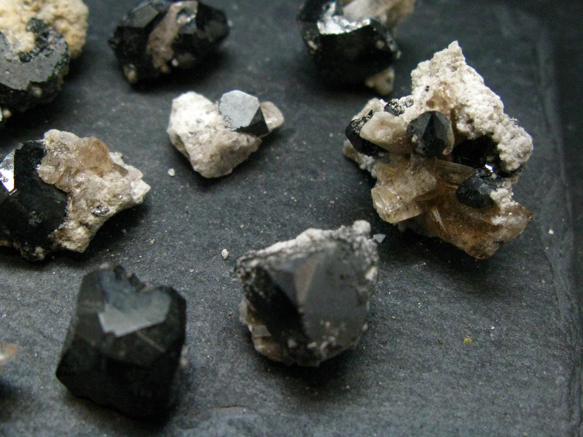 Lot of 10 Topaz & Bixbyite Crystals from Utah, USA - 33.90 Grams