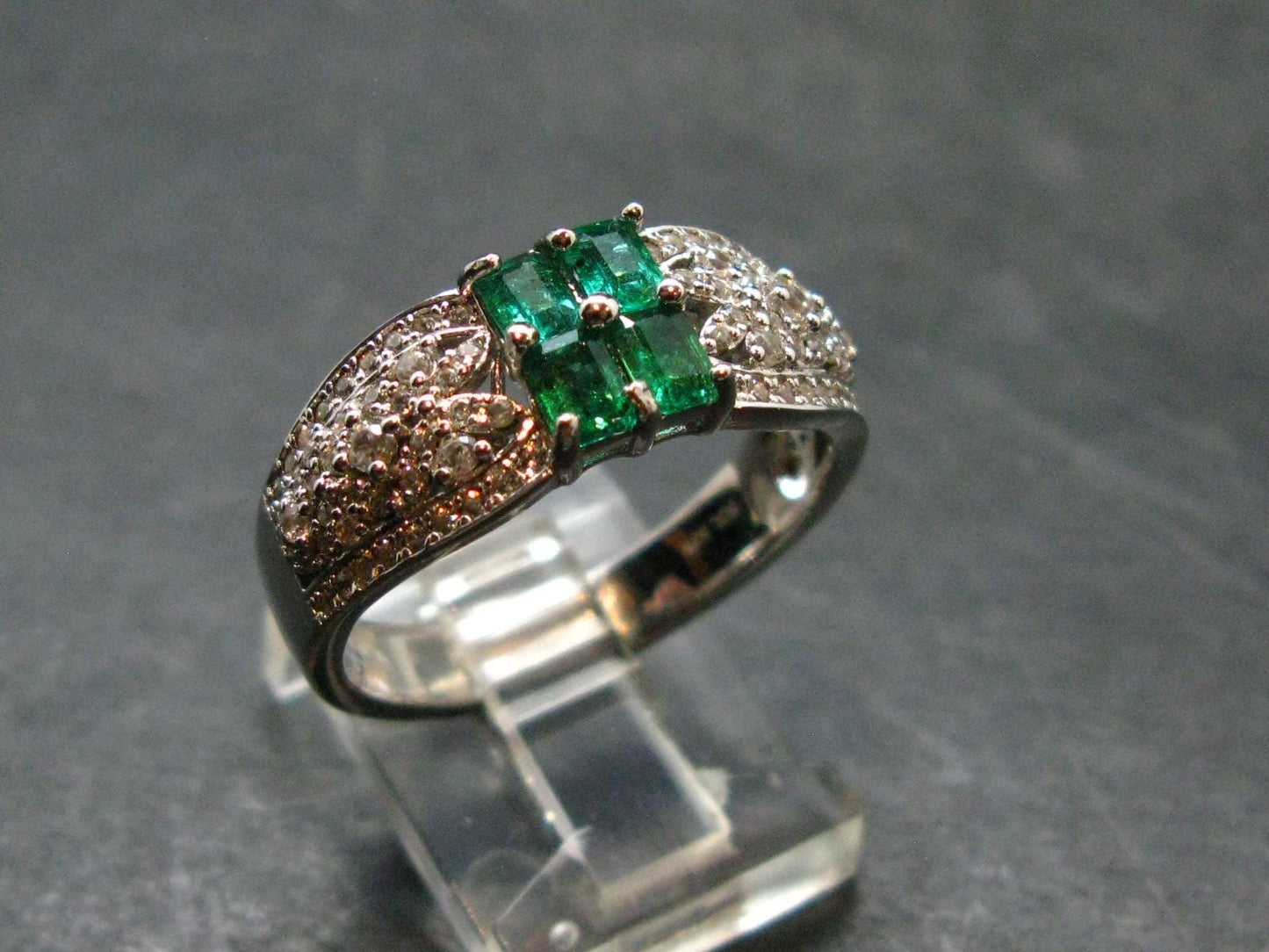 Emerald Faceted Silver Ring from Colombia - 5.47 Grams Total - Size 9.5