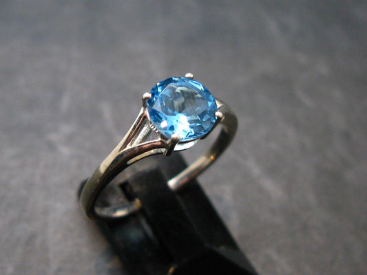 Facetted Blue Topaz Sterling Silver Ring - 1.94 Grams - Size 8
