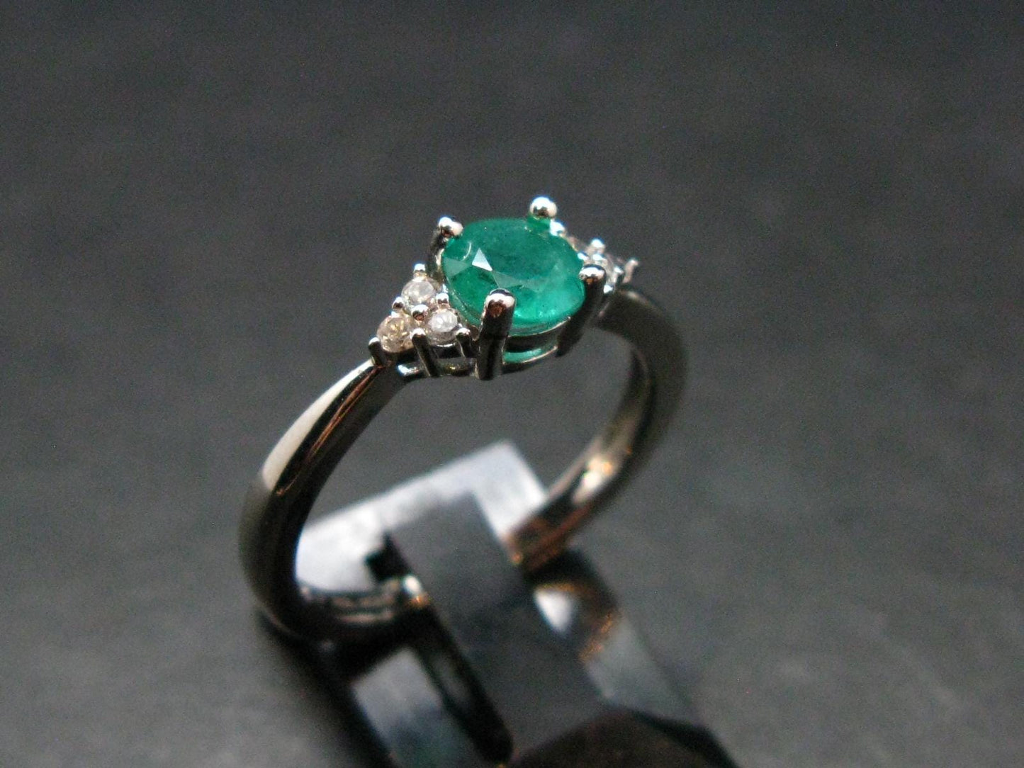 Emerald Crystal Silver Ring from Colombia - 0.65 carats - Size 7