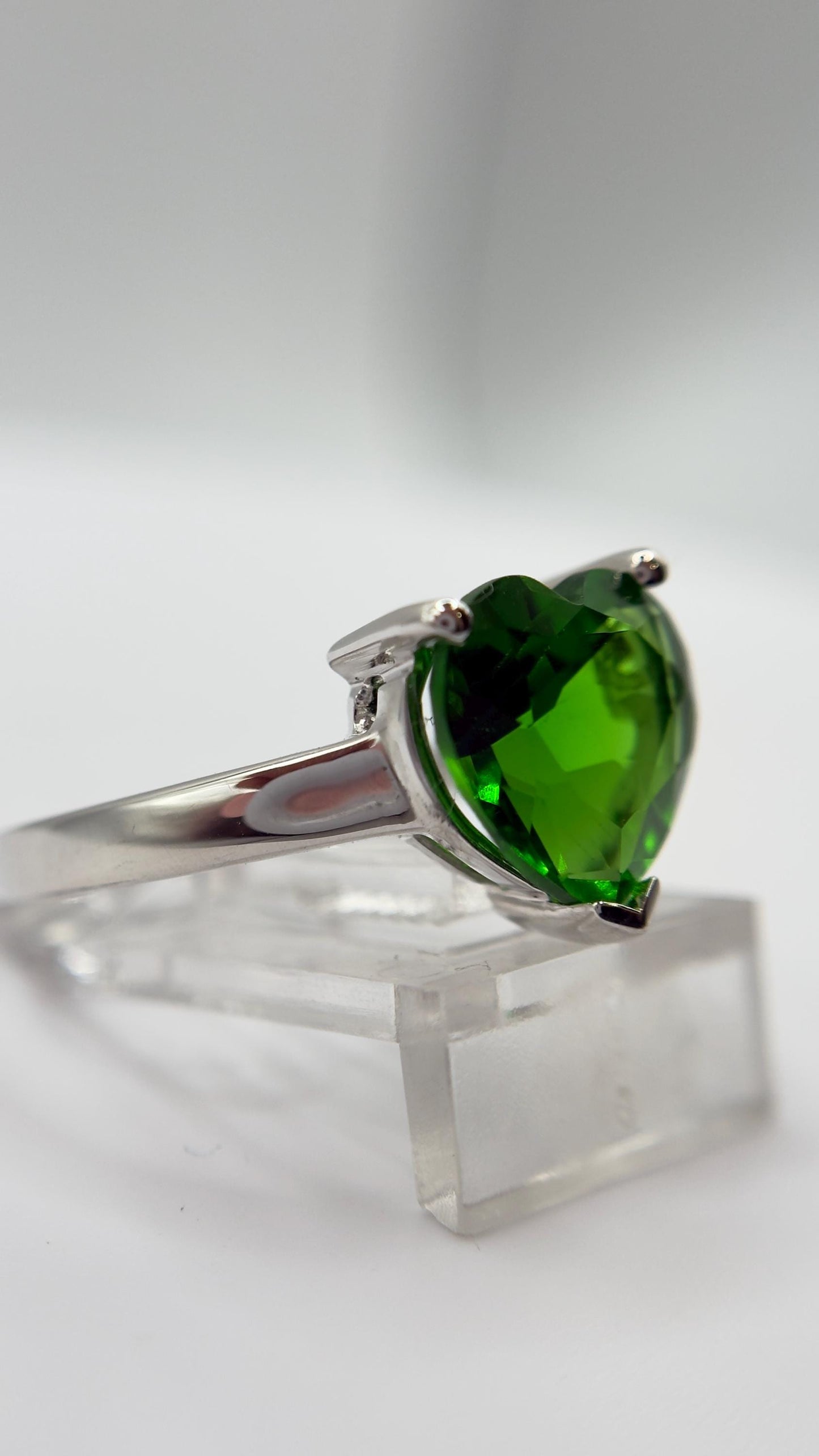 Green Helenite Heart Ring – Sterling Silver Romantic Gemstone Statement Ring