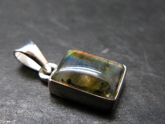 Labradorite Pendant In 925 Sterling Silver From Madagascar - 0.9'' - 2.81 Grams