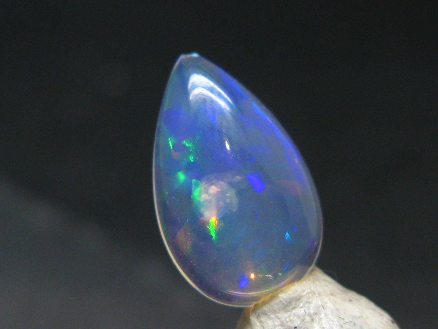 Precious Opal Cabochon From Welo Ethiopia - 3.14 Carats