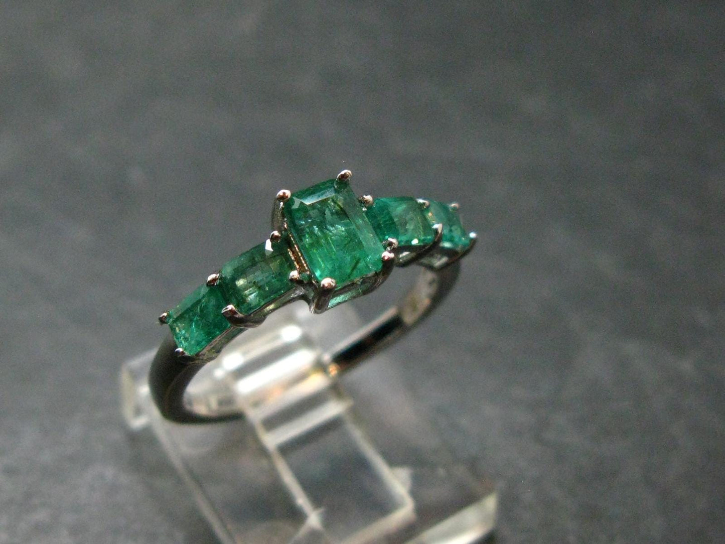 Emerald Faceted Silver Ring from Colombia - 2.13 Grams Total - Size 6
