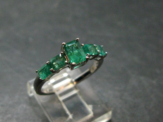 Emerald Faceted Silver Ring from Colombia - 2.13 Grams Total - Size 6