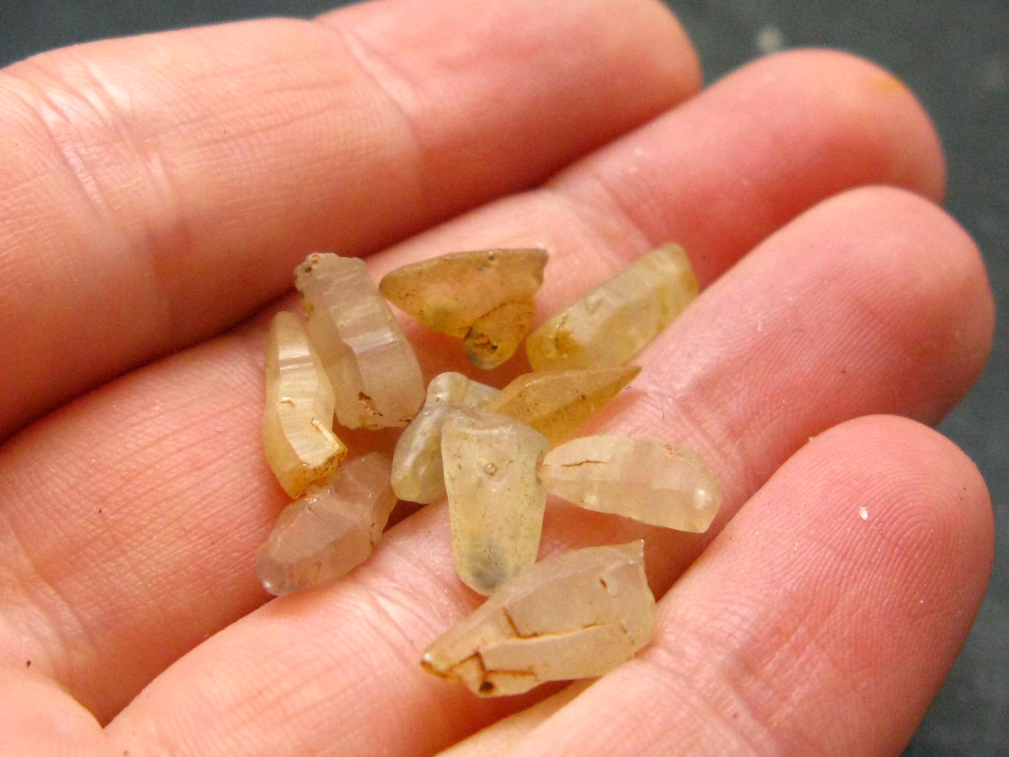 Lot of 10 Yellow Sapphire Crystals From Sri Lanka - 19.30 Carats