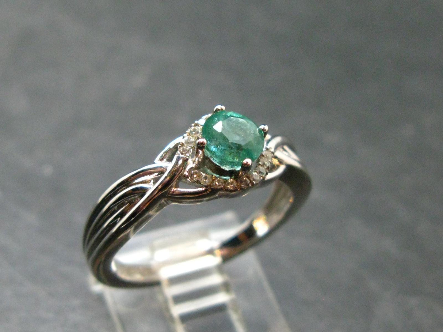 Emerald Faceted Silver Ring from Colombia - 3.11 Grams Total - Size 7