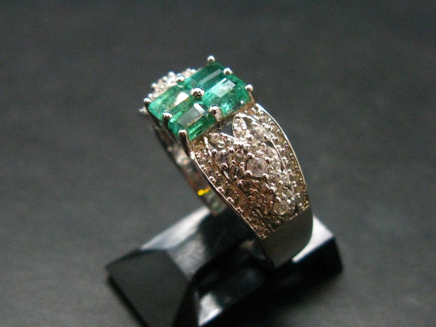 Emerald Crystal Silver Ring from Colombia - 0.83 carats - Size 7.5