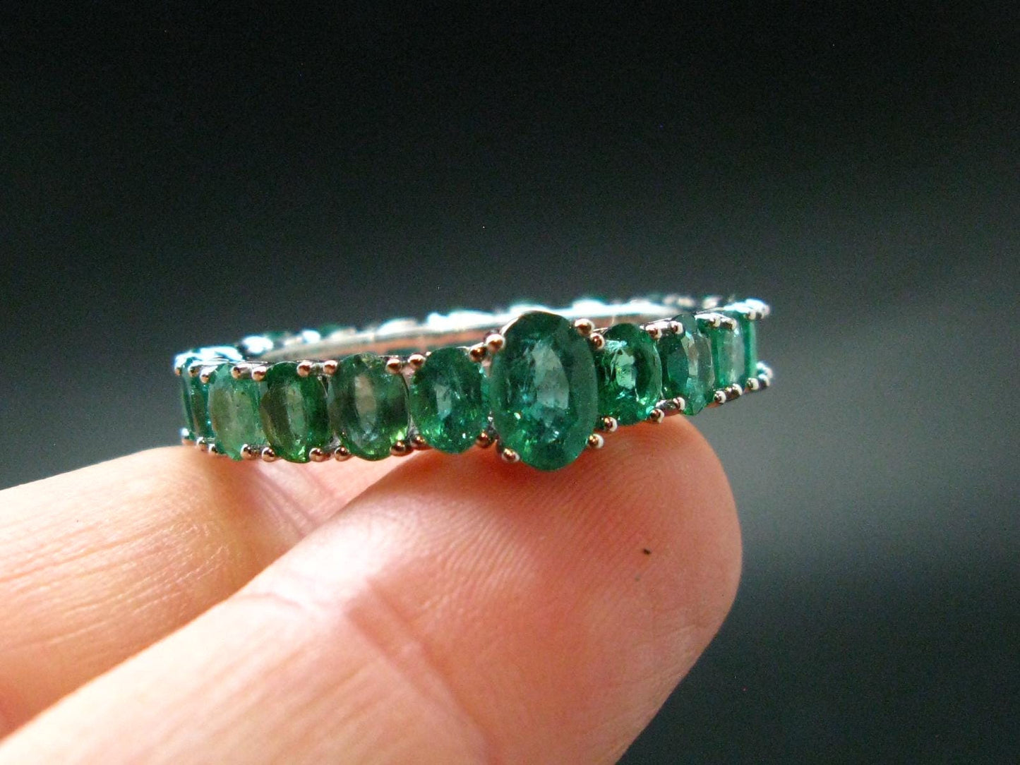Emerald Faceted Silver Ring from Colombia - 2.64 Grams Total - Size 7