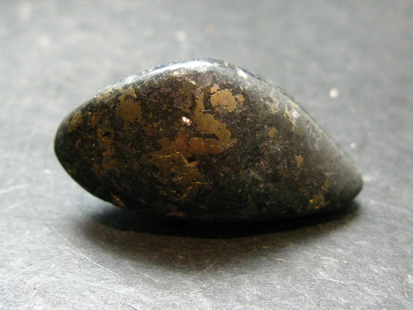 Healers Gold Tumbled Stone From USA - 1.6" - 18.84 Grams