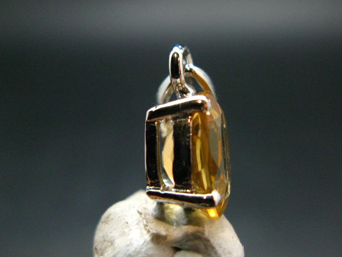 Yellow Citrine Gem Facetted Sterling Silver Pendant From Brazil - 0.8" - 1.47 Grams