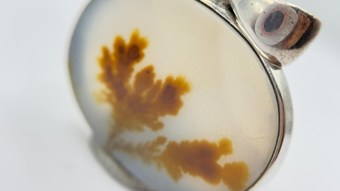 Elegant Dendritic Agate Oval Pendant – Natural Golden Scenic Stone Jewelry