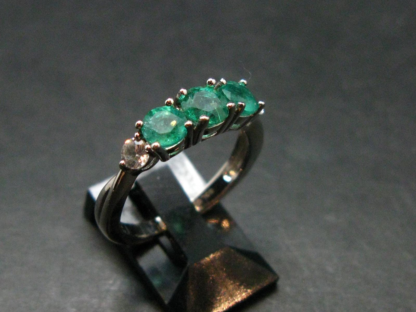 Emerald Crystal Silver Ring from Colombia - 1.21 Carats - Size 7