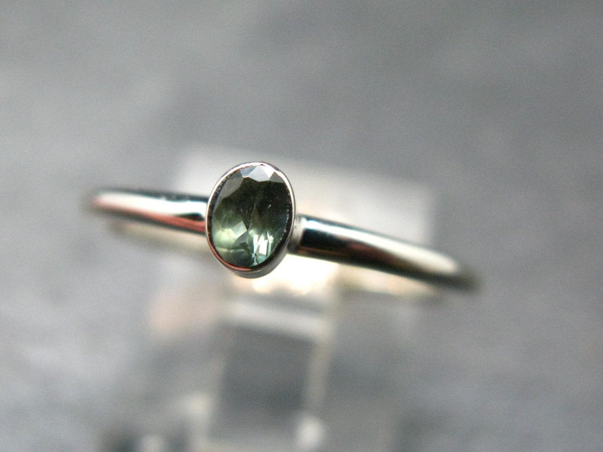 Genuine Alexandrite Gem Silver Ring From Russia - Size 7 - 1.51 Grams