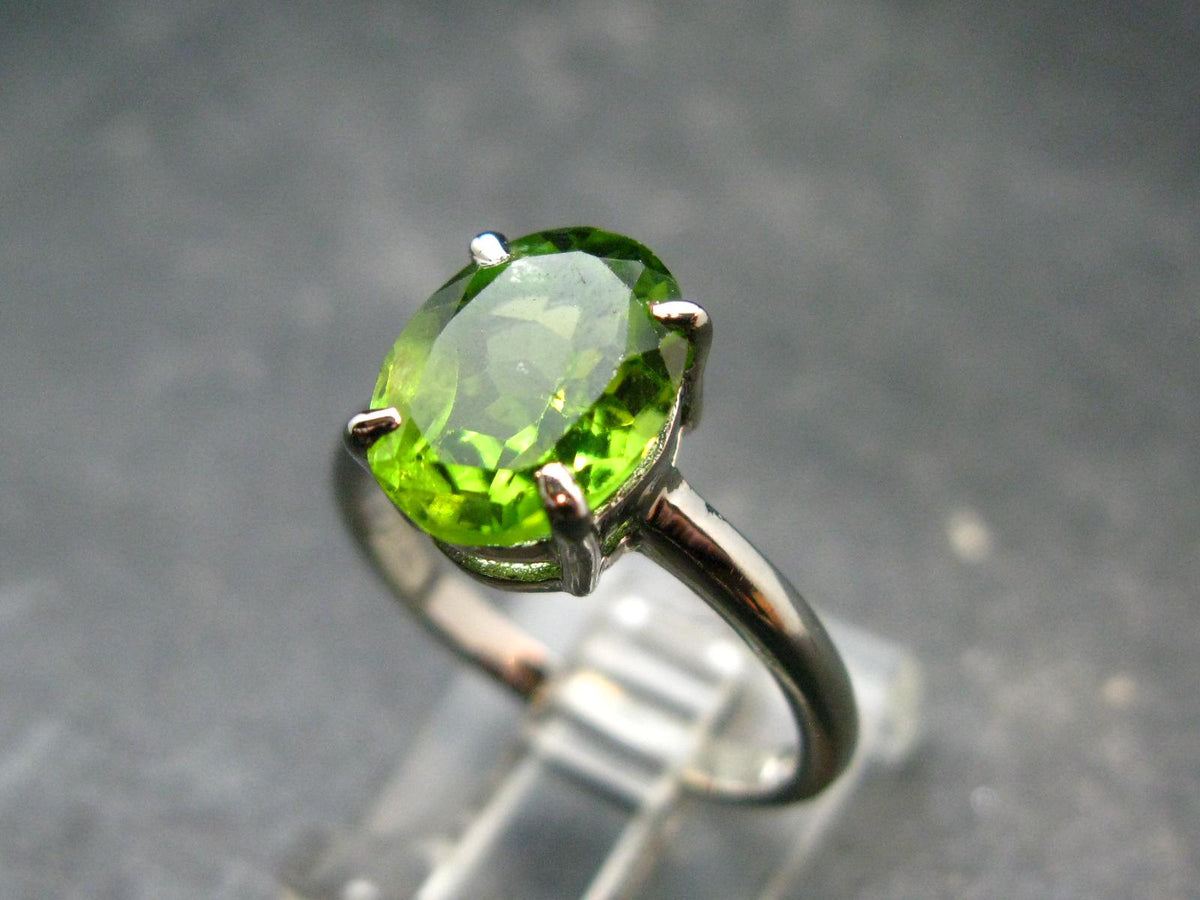 Natural Faceted Peridot Olivine Sterling Silver Ring - 3.14 Grams - Size 7.5