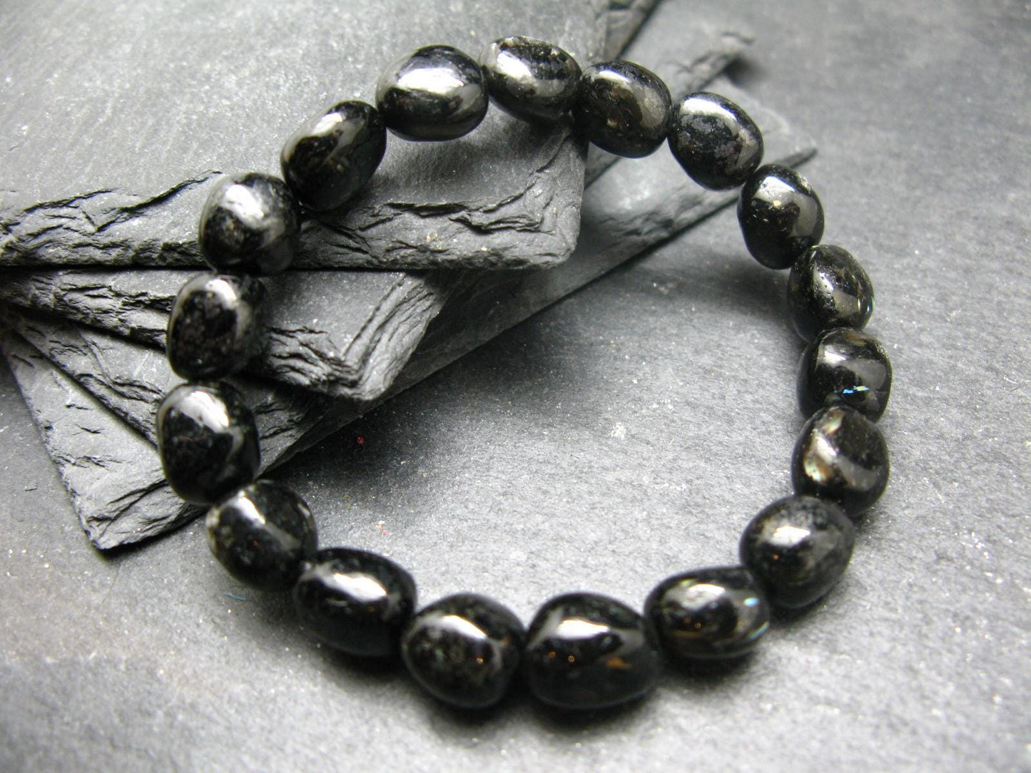 Nuumite Nuummite Genuine Bracelet ~ 7 Inches ~ 10mm Tumbled Beads