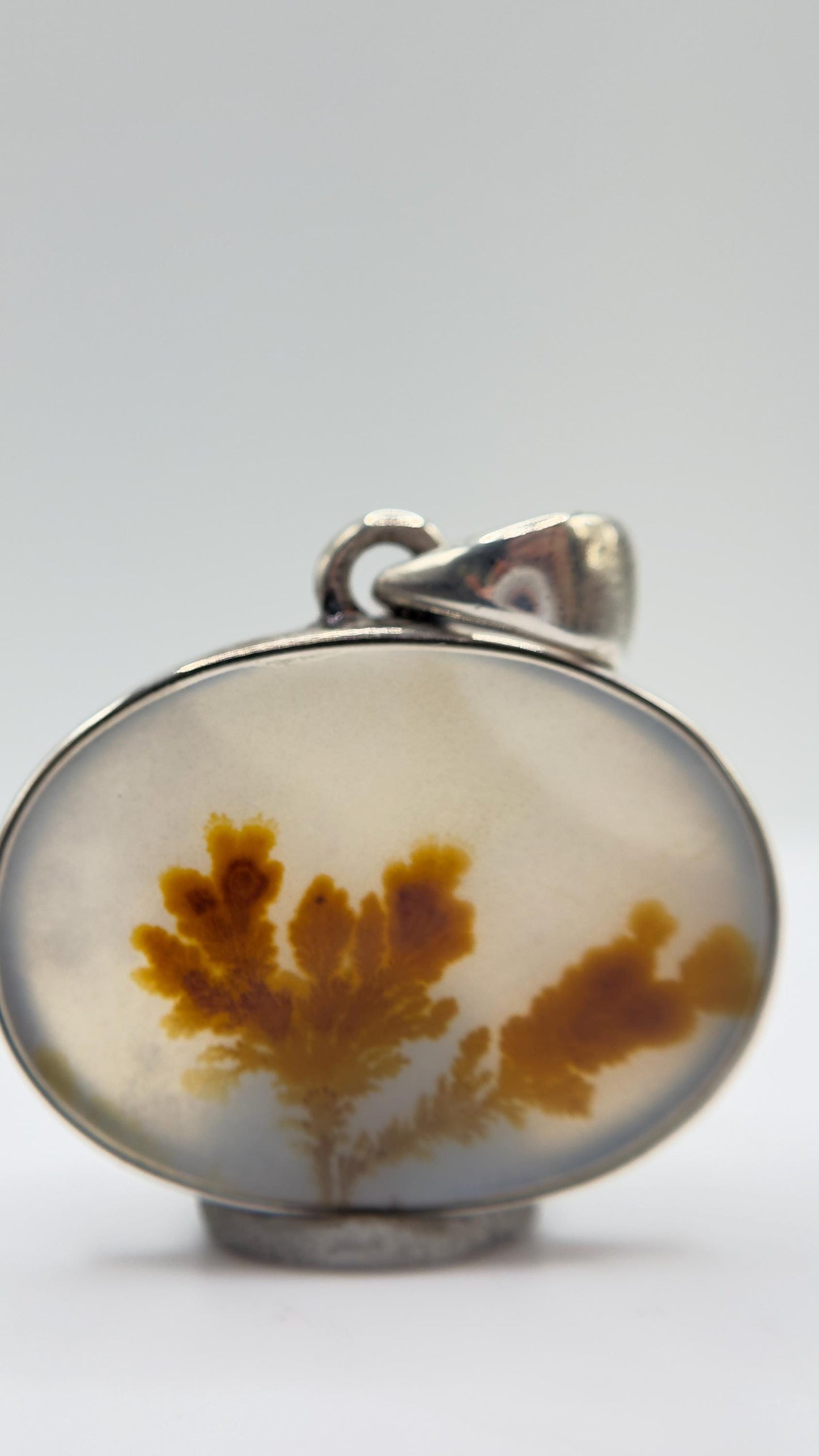 Elegant Dendritic Agate Oval Pendant – Natural Golden Scenic Stone Jewelry