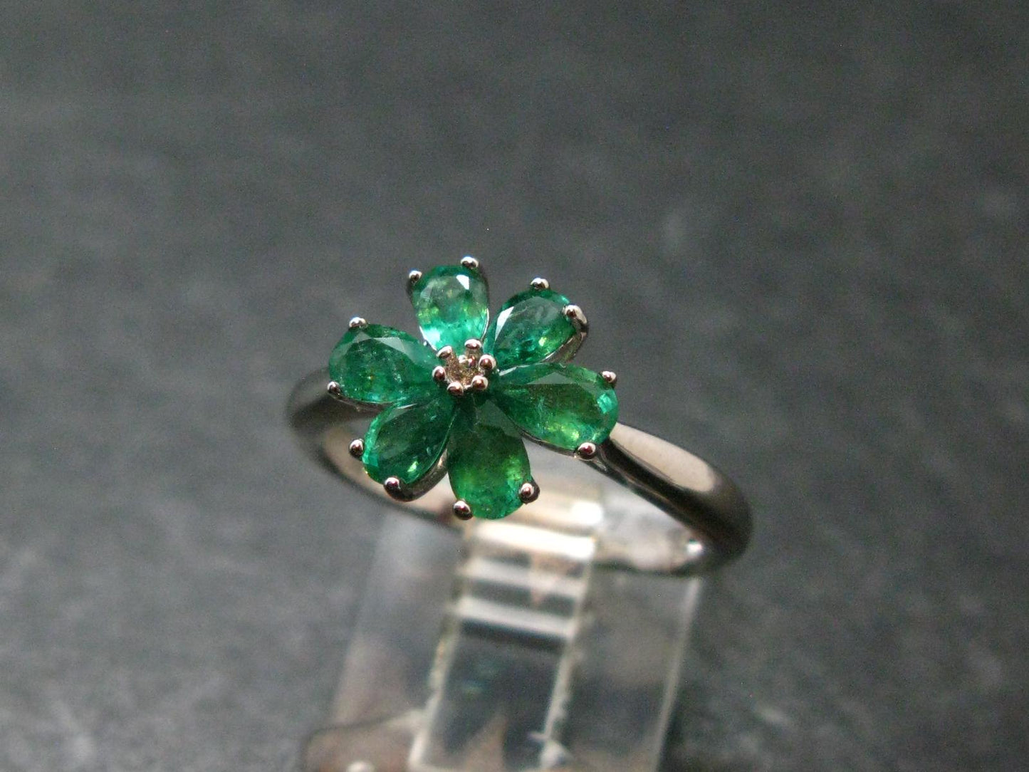Emerald Faceted Silver Ring from Colombia - 2.70 Grams Total - Size 7