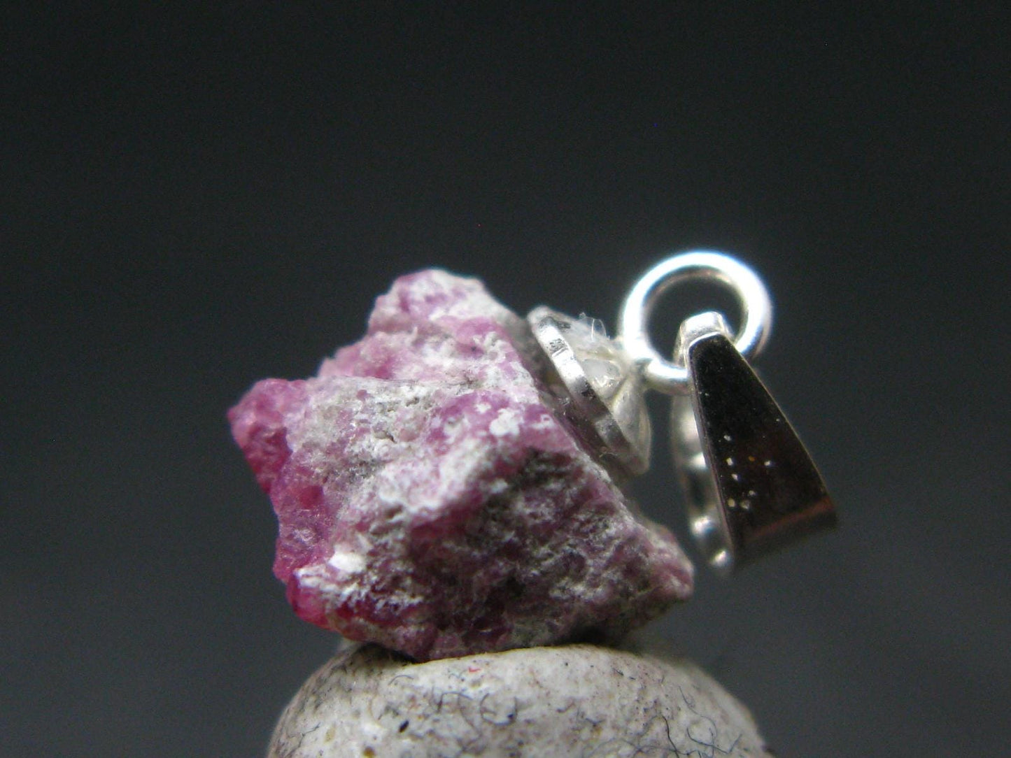 Bixbite Red Emerald Beryl Silver Pendant From Utah USA - 2.67 Carats - 0.6"