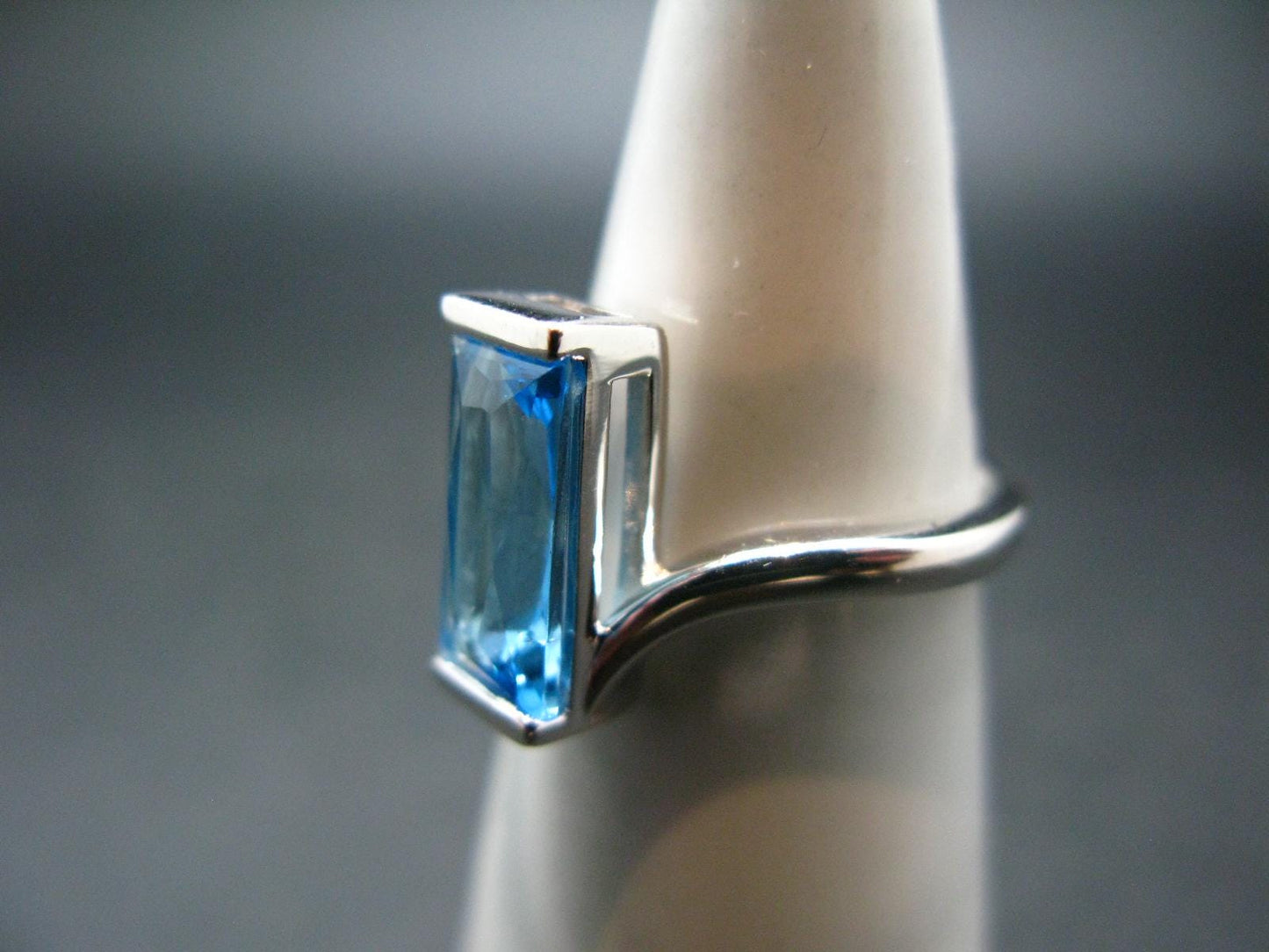 Natural Faceted Round Swiss Blue Topaz Crystal Sterling Silver Ring - 3.71 Grams - Size 6