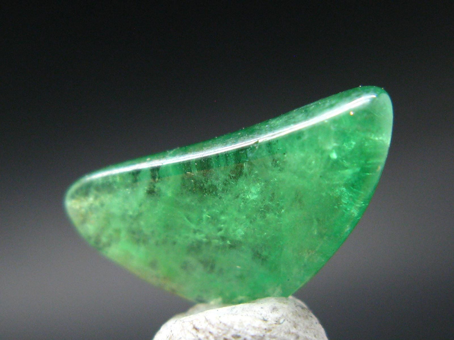 Gem Tsavorite Tsavolite Garnet Tumbled Stone from Tanzania - 3.28 Carats - 0.6"