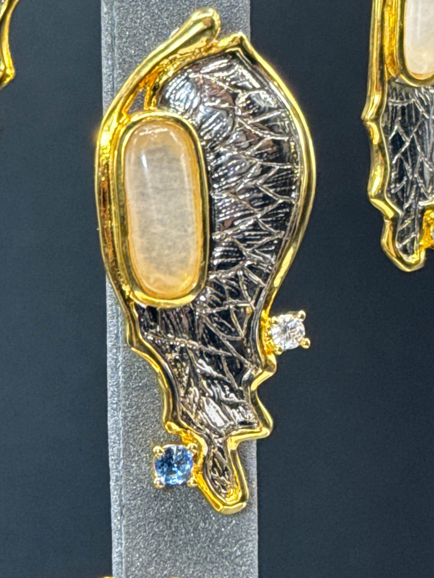 Elegant White Stone Jewelry Set – Pendant • Ring • Earrings