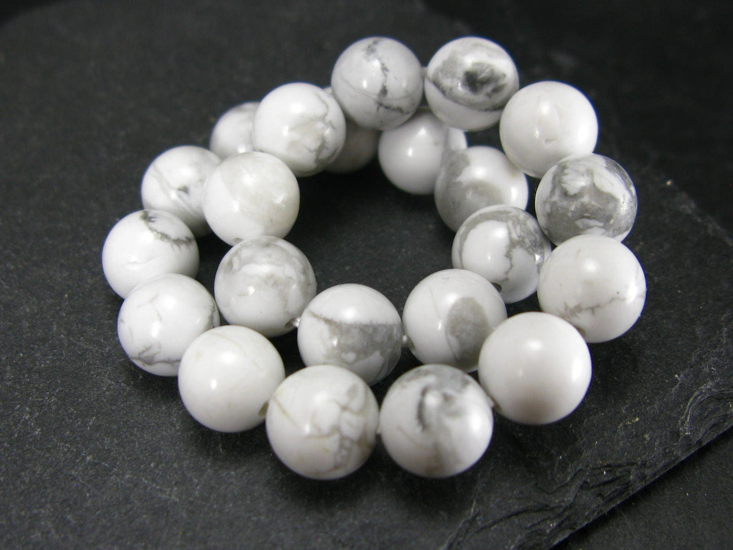 Howlite Genuine Bracelet ~ 7 Inches ~ 8mm Round Beads