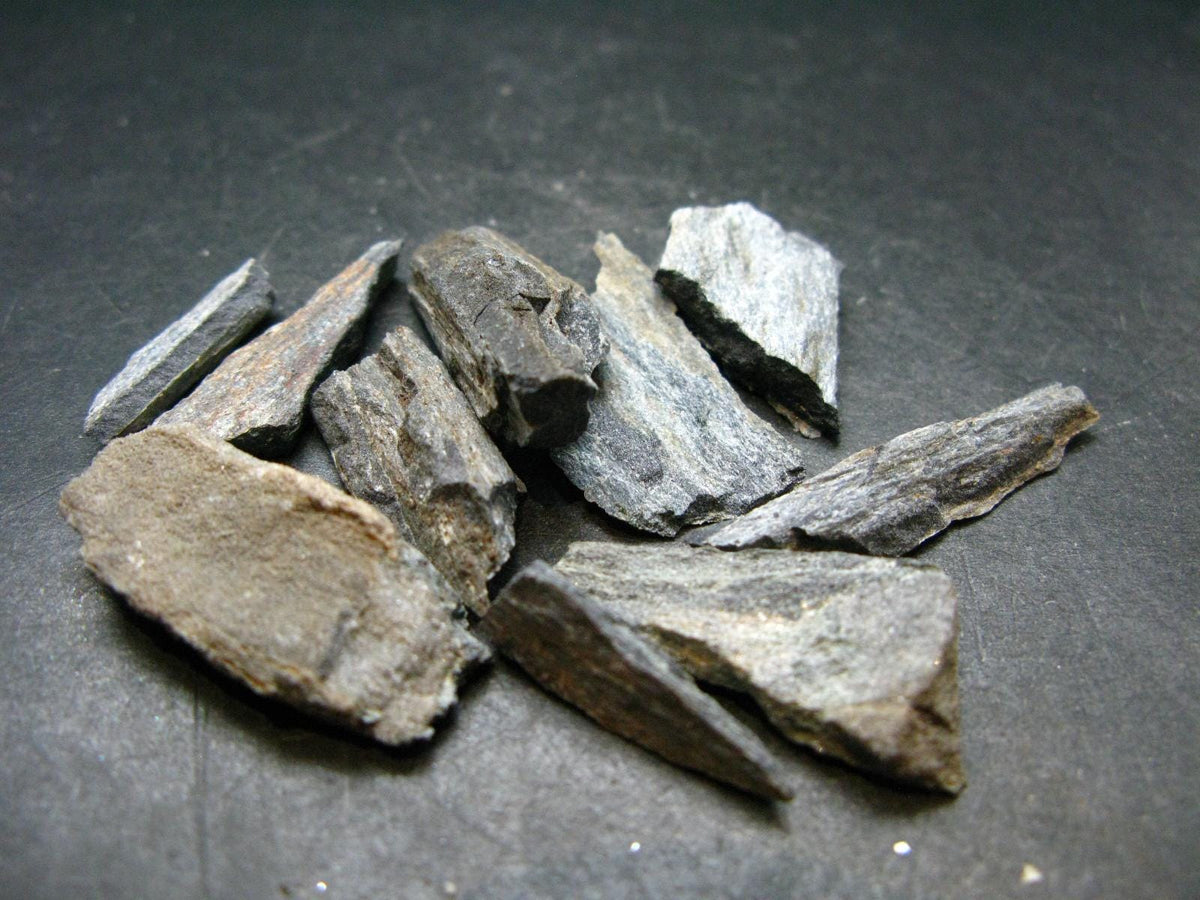 Rare Lot Of 10 ISUA Stone Raw Pieces from Greenland - 26.27 Grams