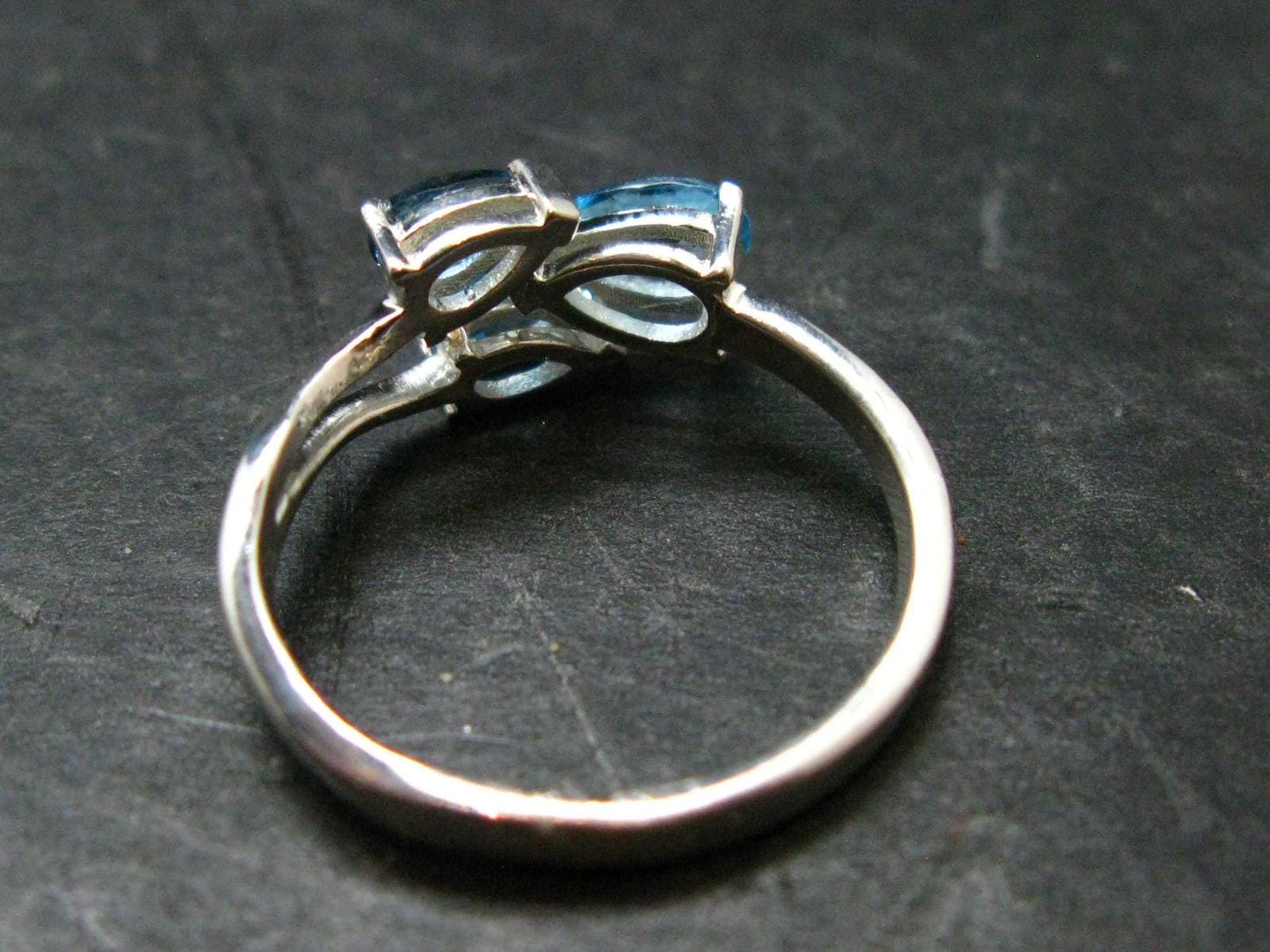 Facetted Blue Topaz Sterling Silver Ring - 1.79 Grams - Size 6