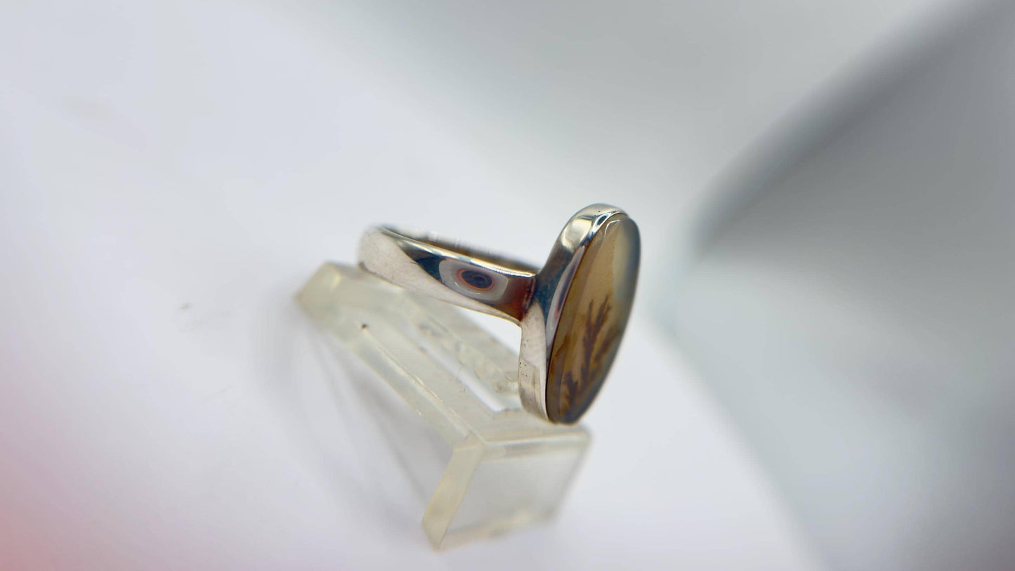 Elegant Dendritic Agate Oval Ring – Natural Scenic Pattern Statement Jewelry - Size 7