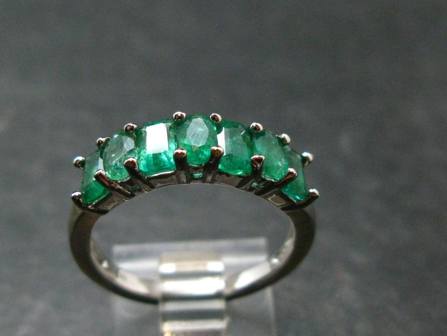 Emerald Faceted Silver Ring from Colombia - 3.42 Grams Total - Size 8