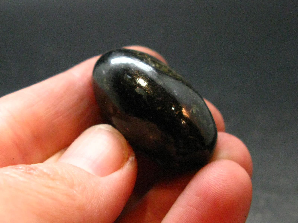 Rare Nuumite Nuummite Shiva From Greenland - 13.56 Grams - 1.2"