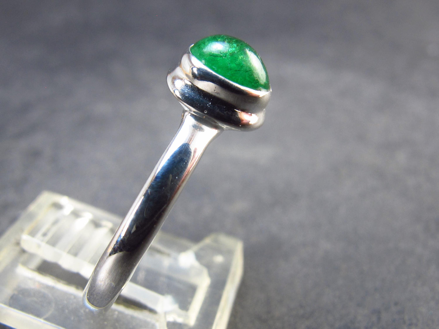 Tsavorite Green Garnet Sterling Silver Ring from Tanzania - 1.99 Grams - Size 7.25