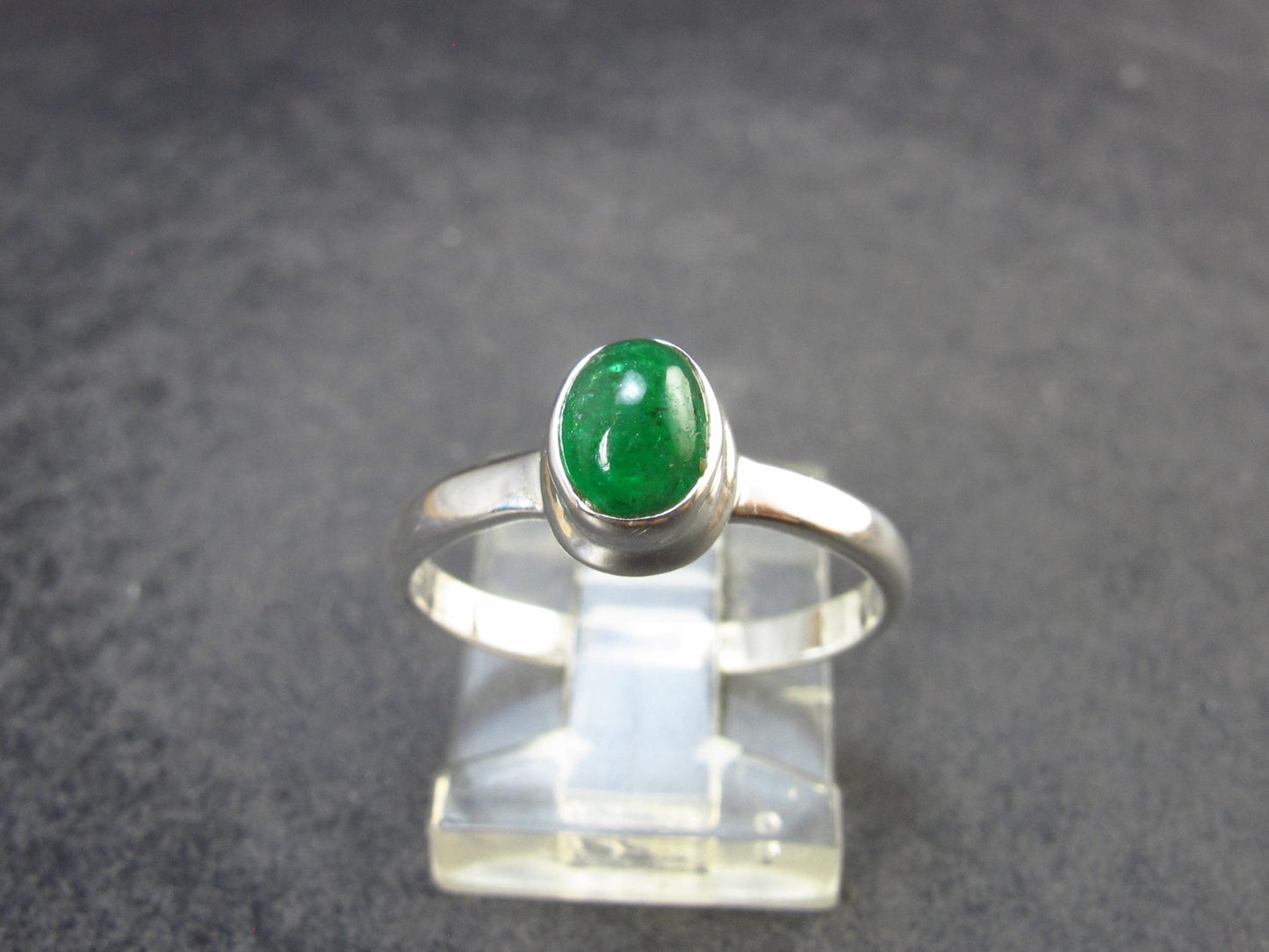 Tsavorite Green Garnet Sterling Silver Ring from Tanzania - 1.99 Grams - Size 7.25
