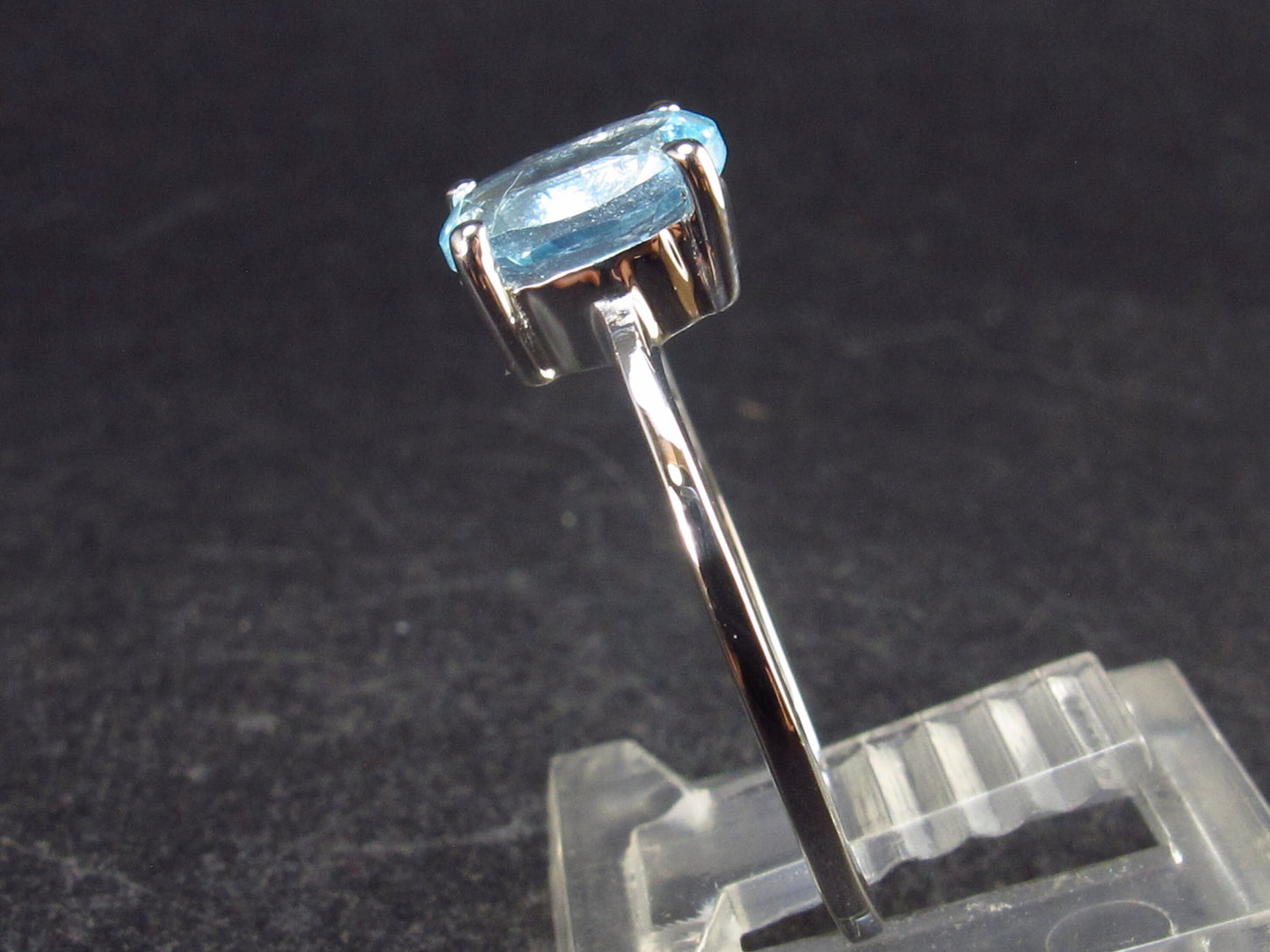 Natural Oval Shaped Facetted Blue Topaz Crystal Sterling Silver Ring - 1.62 Grams - Size 8.25