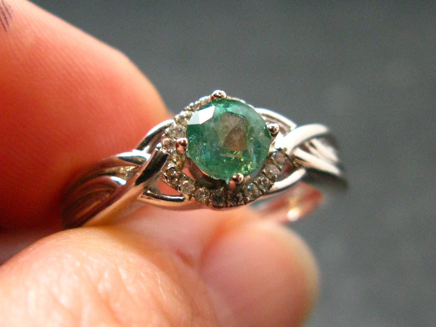 Emerald Faceted Silver Ring from Colombia - 3.11 Grams Total - Size 7