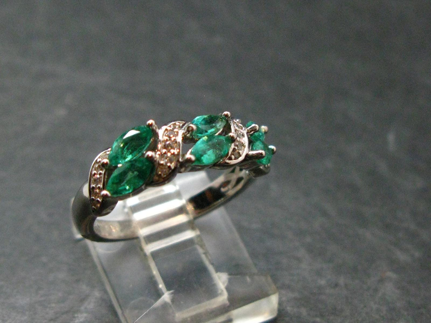 Emerald Faceted Silver Ring from Colombia - 2.97 Grams Total - Size 6.25