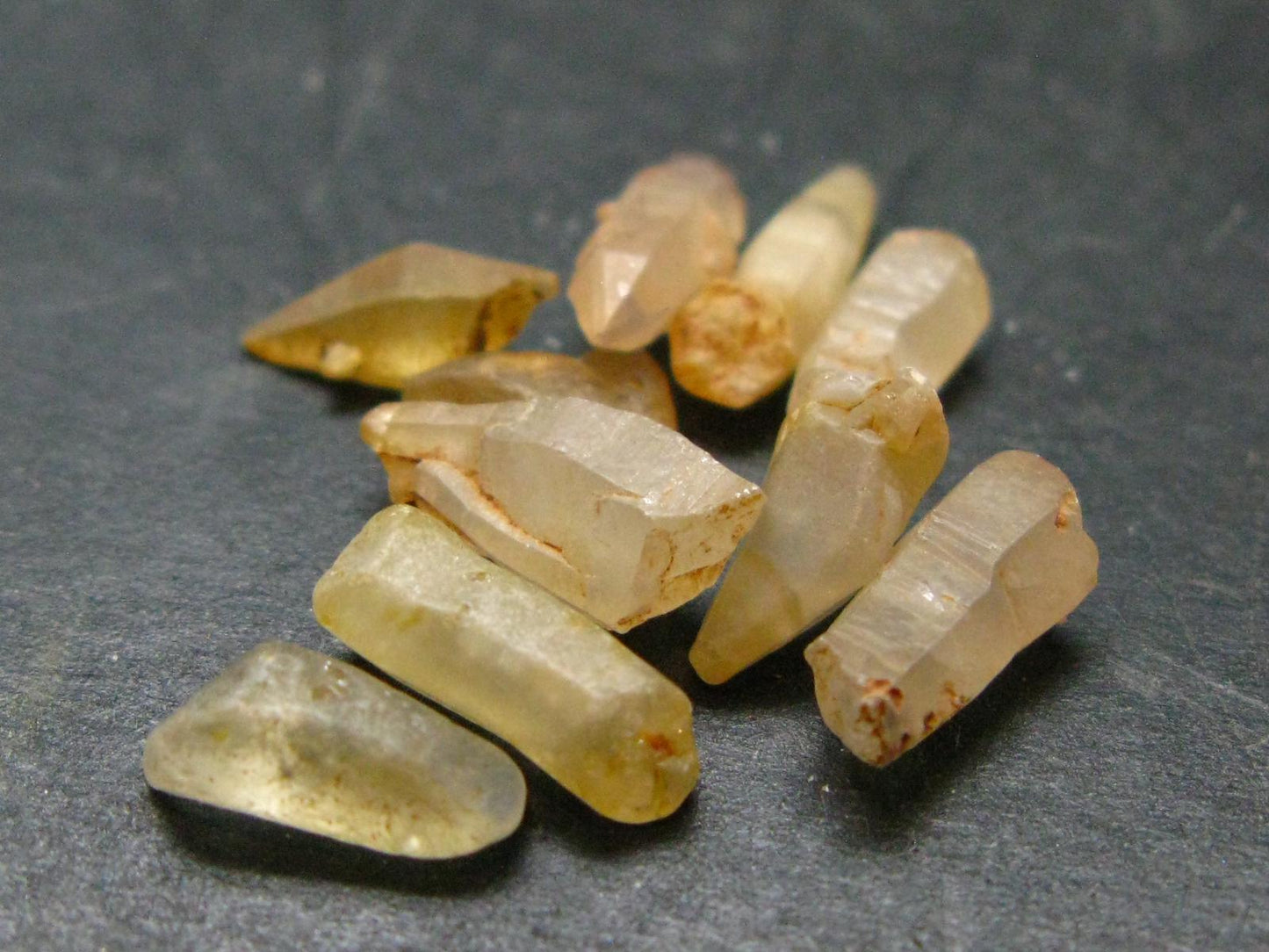 Lot of 10 Yellow Sapphire Crystals From Sri Lanka - 19.30 Carats