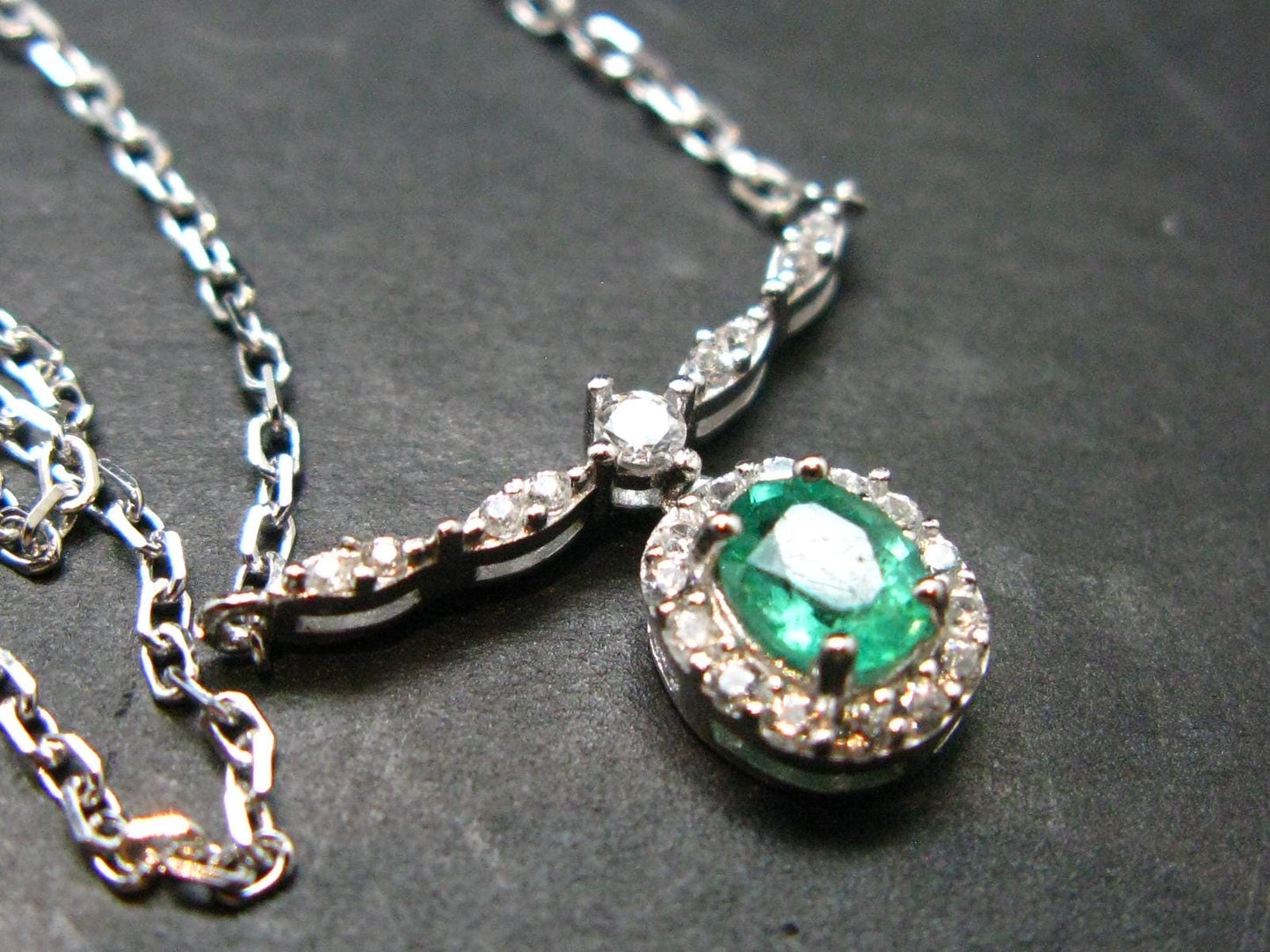 Emerald Silver Pendant W/Chain From Colombia - 0.30 Carats