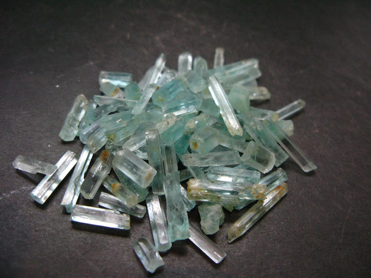 Lot of 100 Emerald Vanadium Beryl Crystals From Nigeria - 35.36 Grams