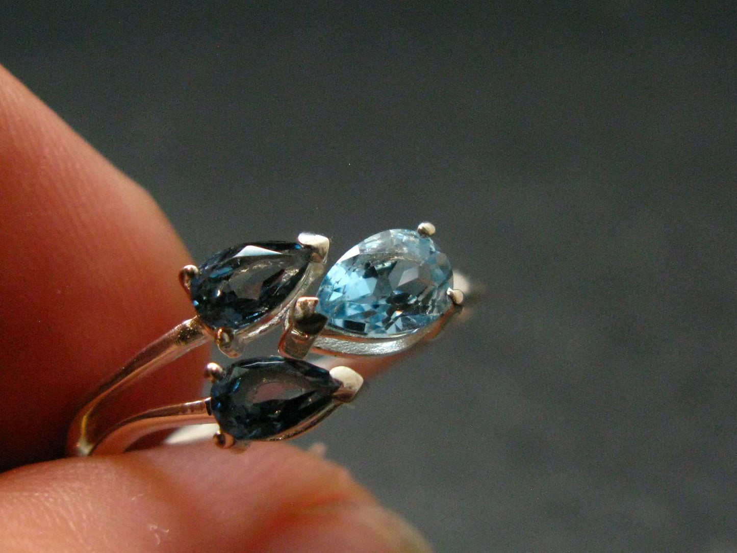 Facetted Blue Topaz Sterling Silver Ring - 1.92 Grams - Size 8