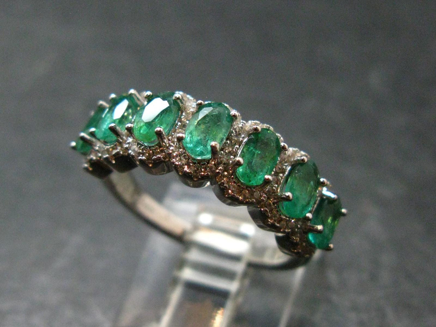 Emerald Faceted Silver Ring from Colombia - 4.40 Grams Total - Size 7.5