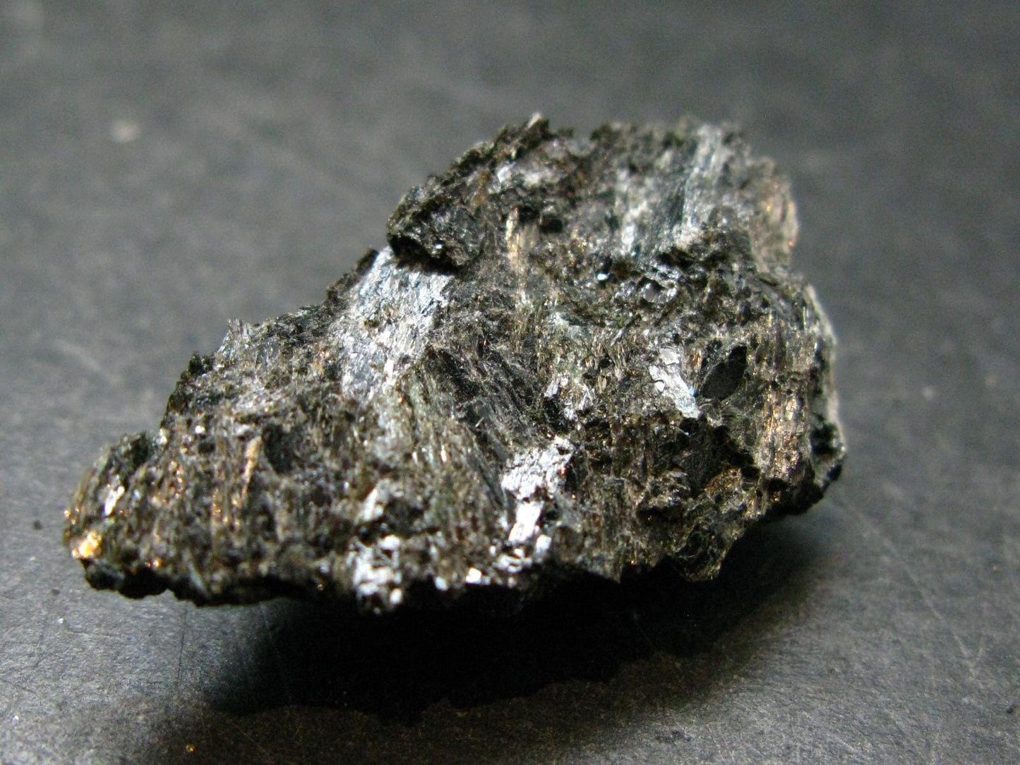 Rare Nuumite Nuummite Raw Piece From Greenland - 9.92 Grams - 1.4"