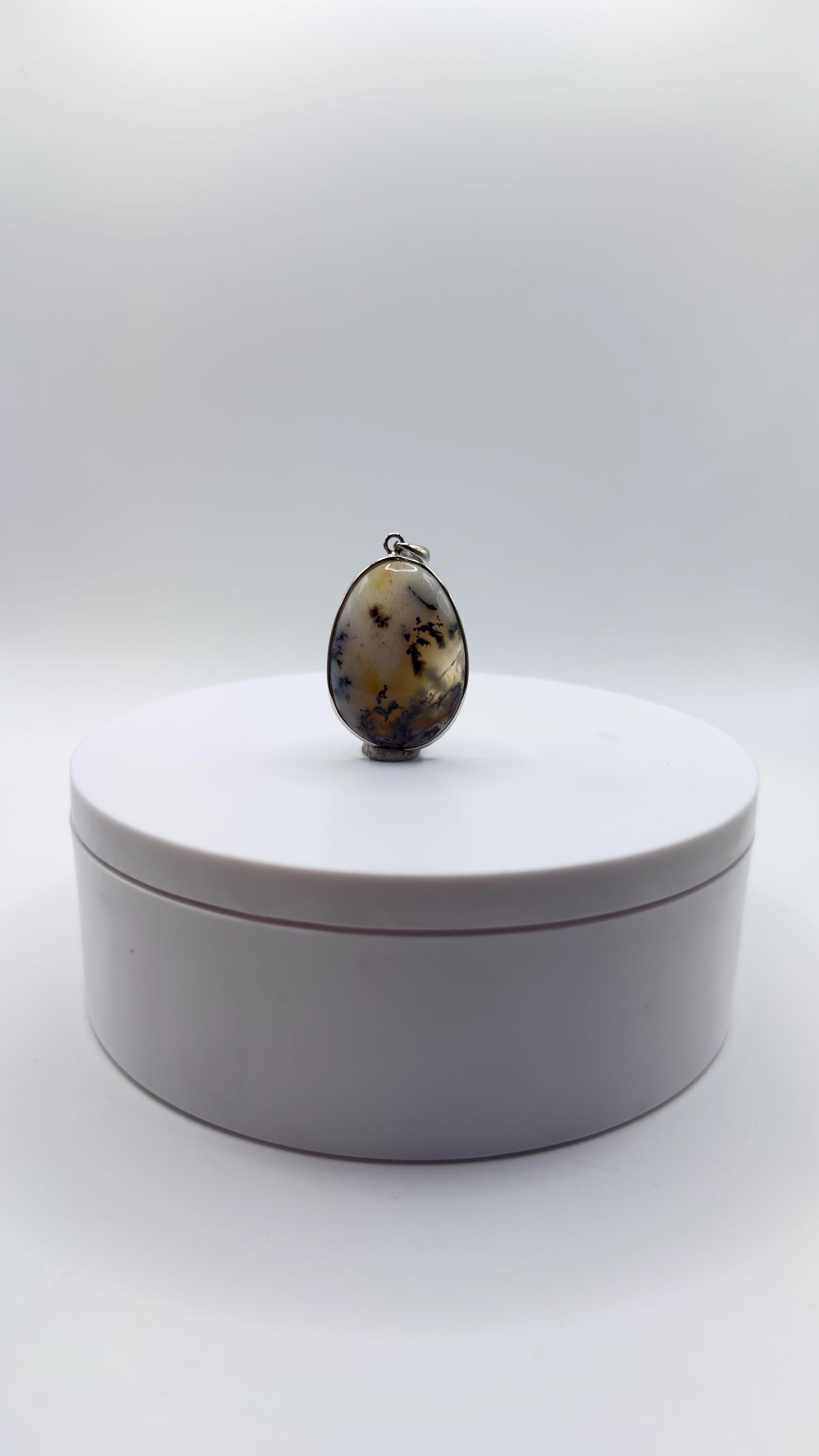 Elegant Dendritic Agate Oval Pendant – Natural Scenic Landscape Stone Jewelry