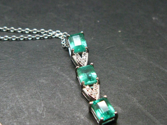 Emerald Silver Pendant W/Chain From Colombia - 1.27 Carats