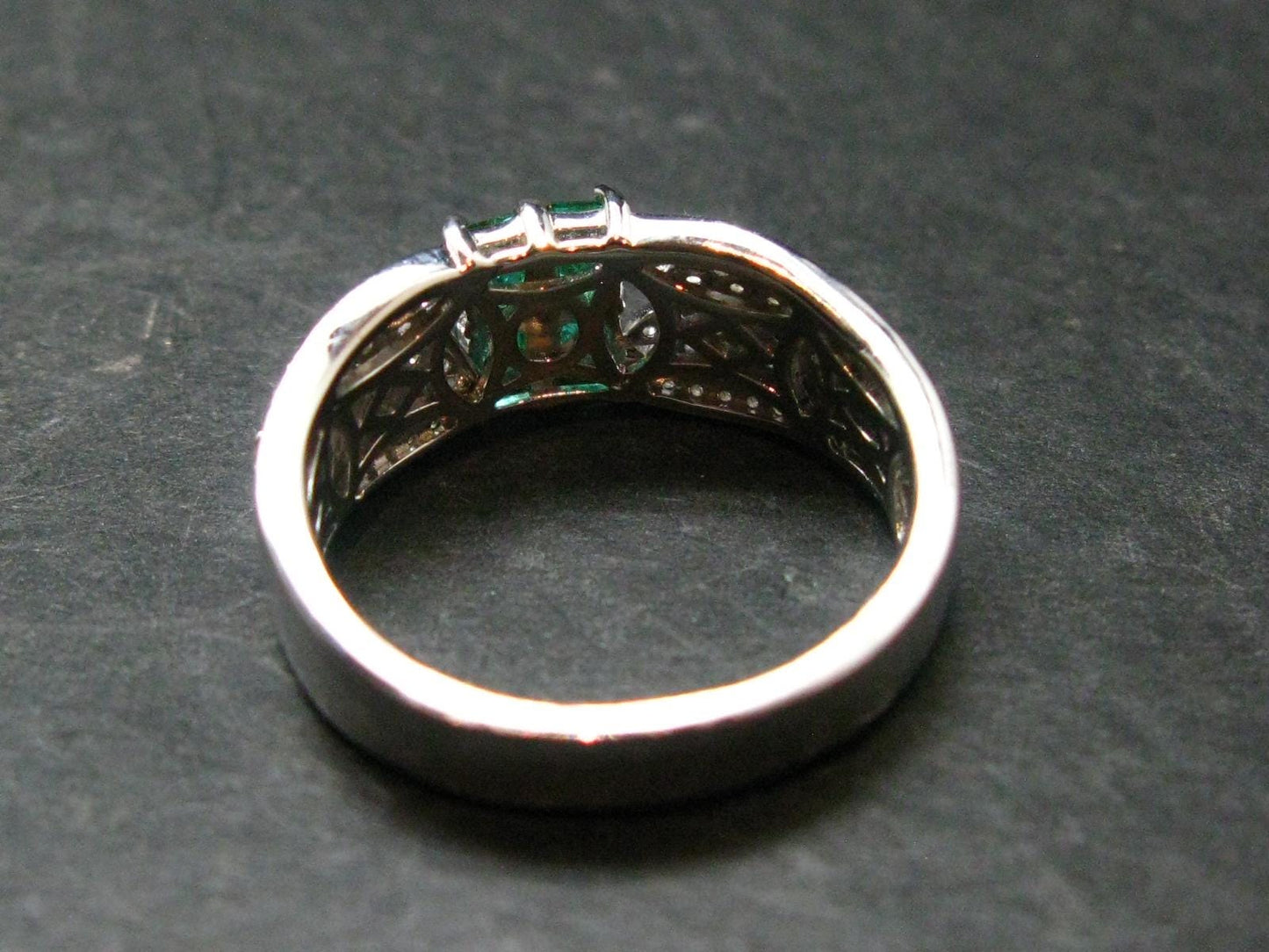 Emerald Faceted Silver Ring from Colombia - 5.47 Grams Total - Size 9.5