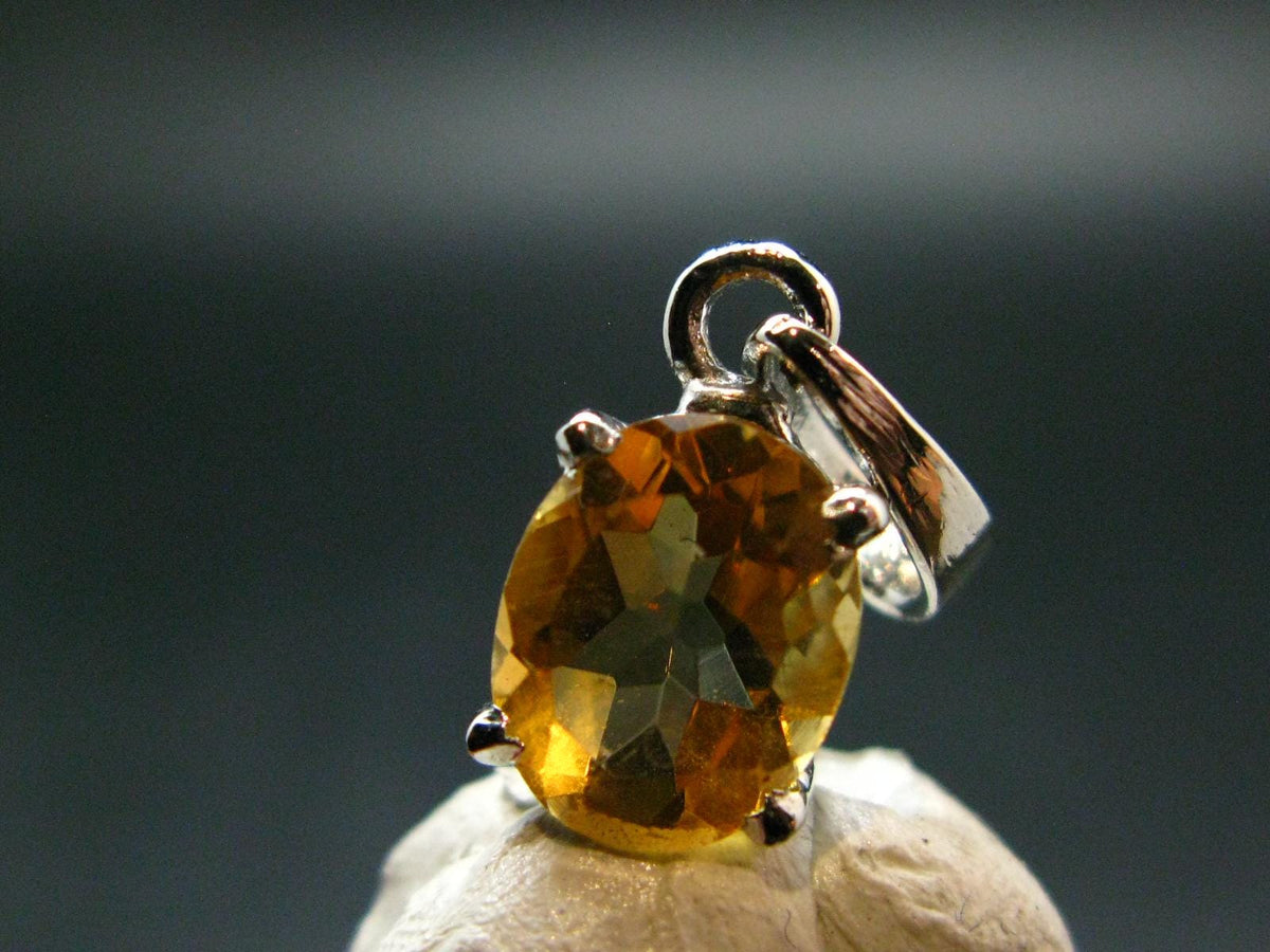 Yellow Citrine Gem Facetted Sterling Silver Pendant From Brazil - 0.8" - 1.47 Grams