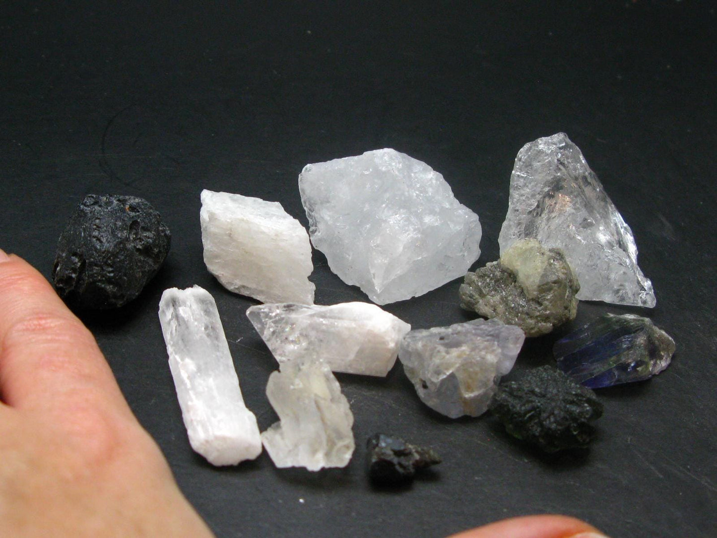 Synergy 12 Set Phenakite Moldavite Natrolite Petalite Danburite Tektite Scolecite Herderite Tanzanite Brookite 111.0 Gr
