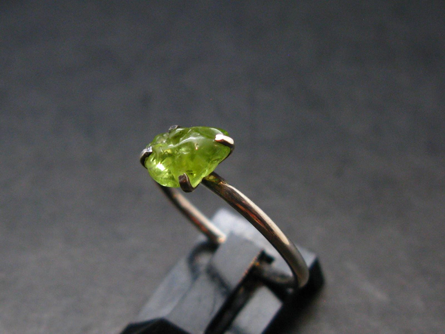 Peridot Olivine Sterling Silver Ring - Size 8 - 1.79 Grams